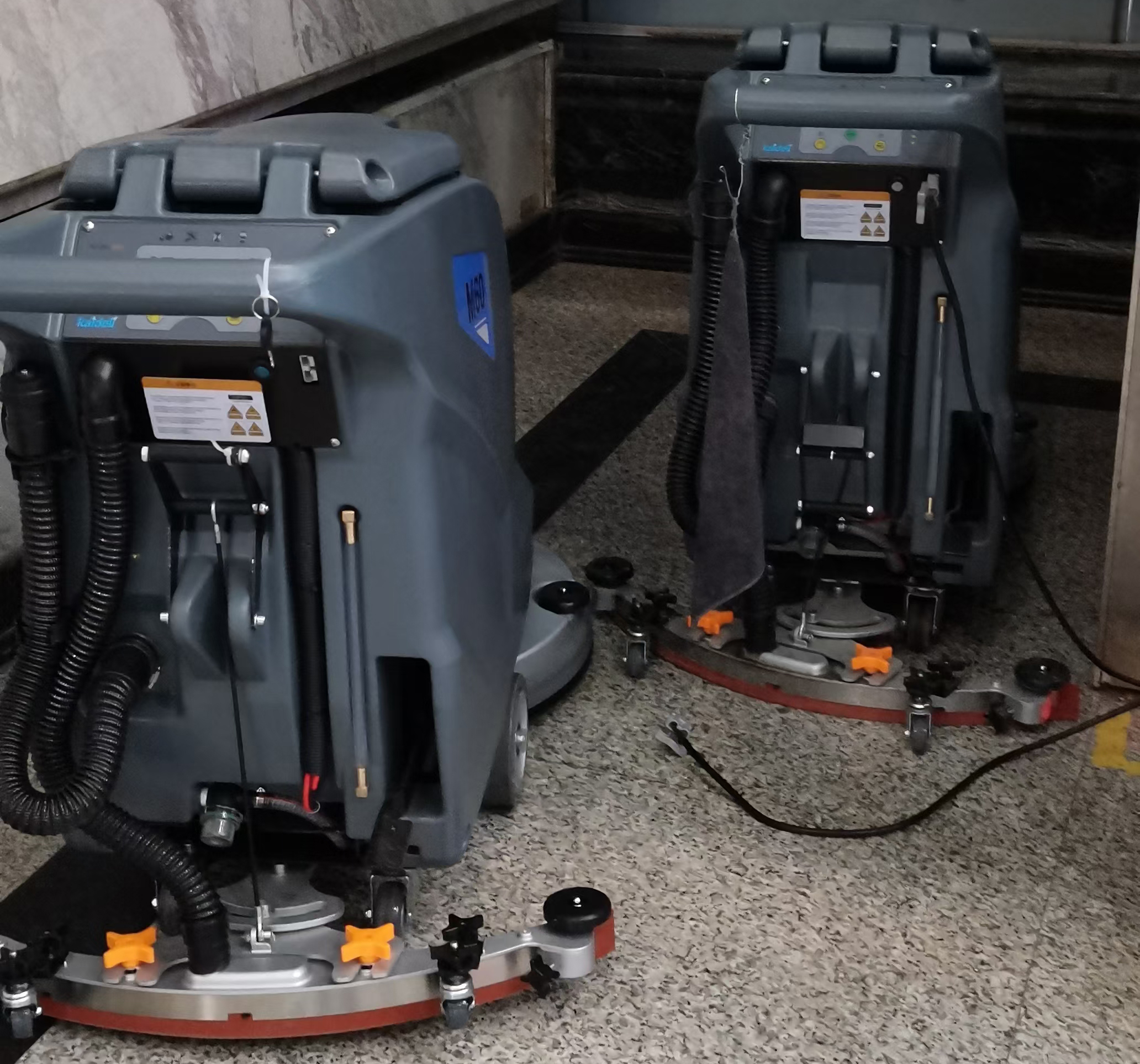 西安市中心醫(yī)院采購洗地機(jī)選擇了高樂美公司