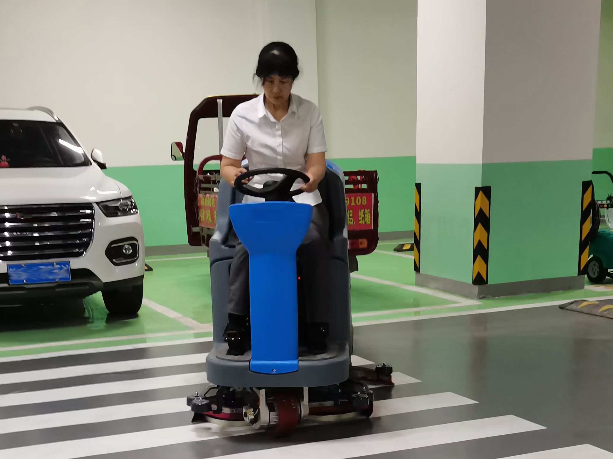 寫字樓停車場采購全自動洗地機(jī)選擇了西安高樂美