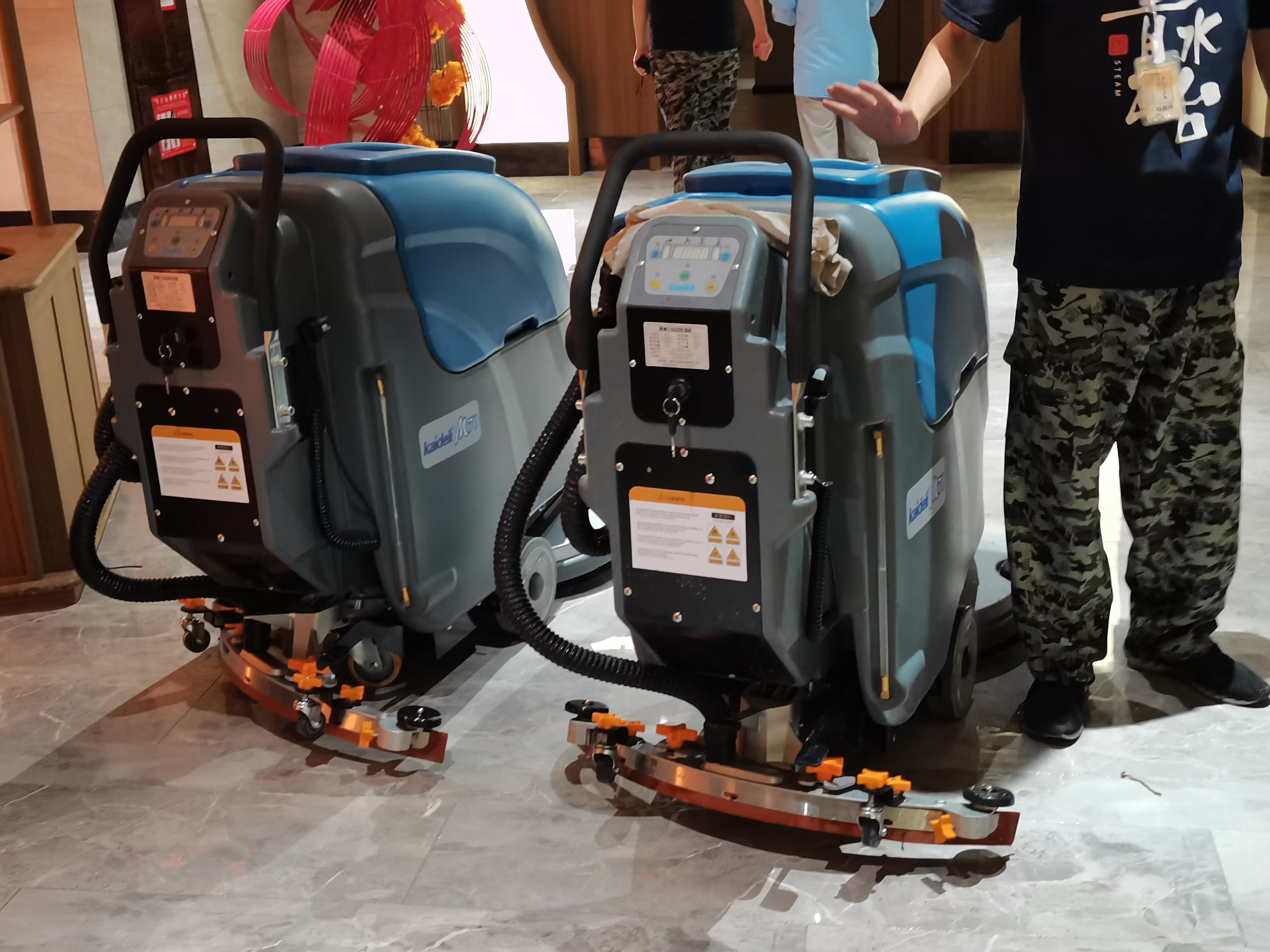 西安漢城湖畔采購(gòu)洗地機(jī)選擇了高樂美公司