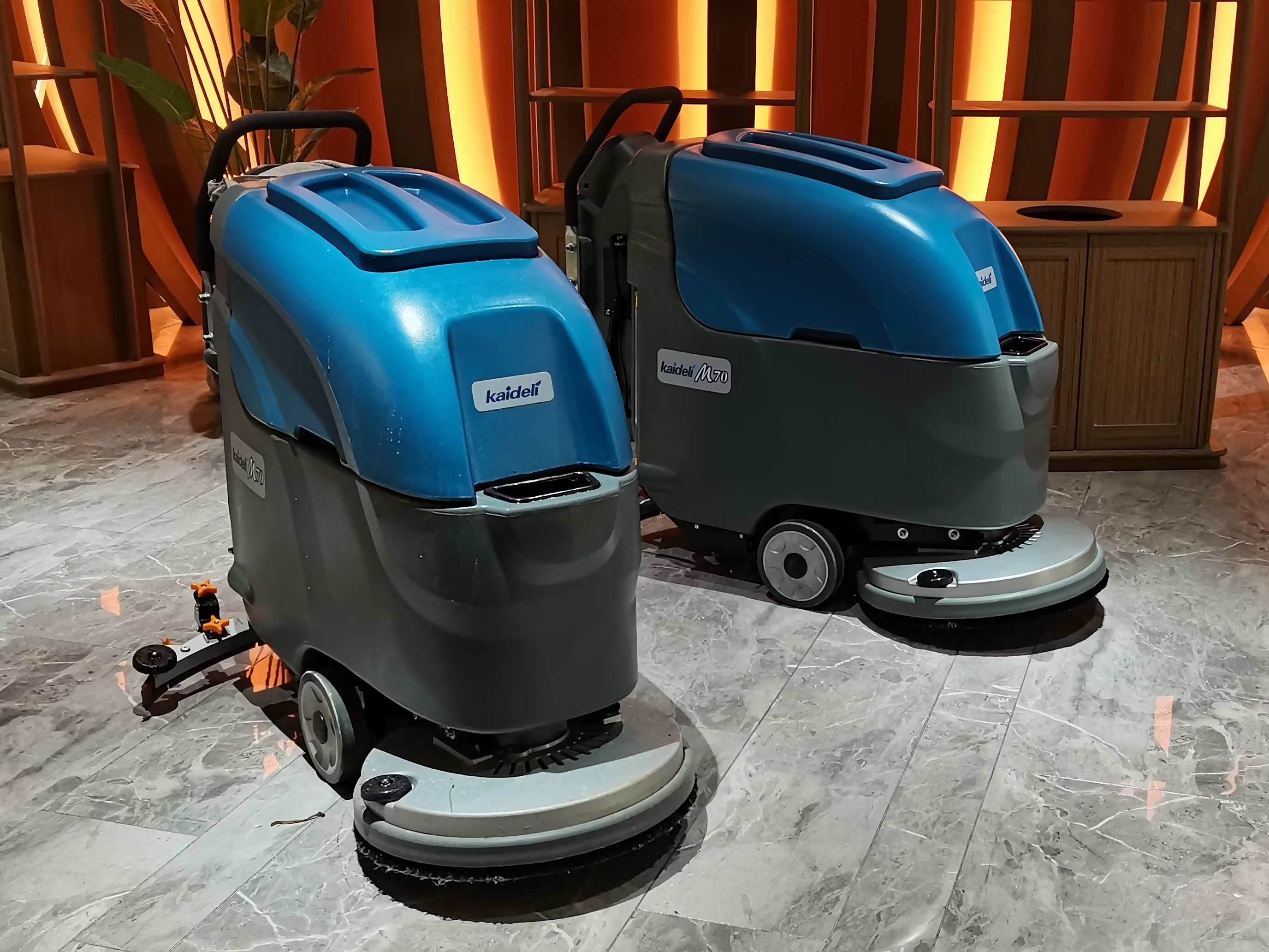 手推洗地機(jī)推著很沉怎么辦